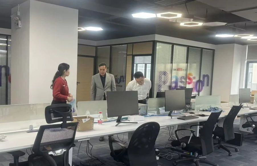 深圳市南山区政务服务数据管理局领导赵志浩等一行到深圳市捷易科技有限公司参观调研